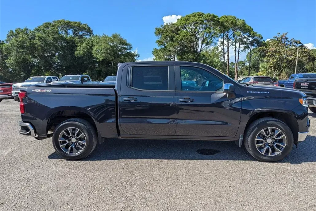 2022 Chevrolet Silverado 1500 LT photo 1