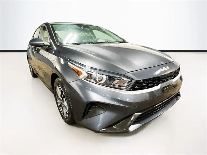 2023 Kia Forte LXS photo 1