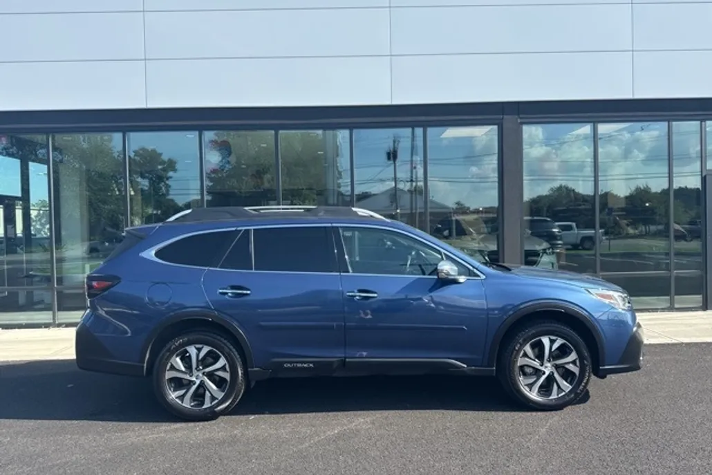 2020 Subaru Outback Touring photo 1