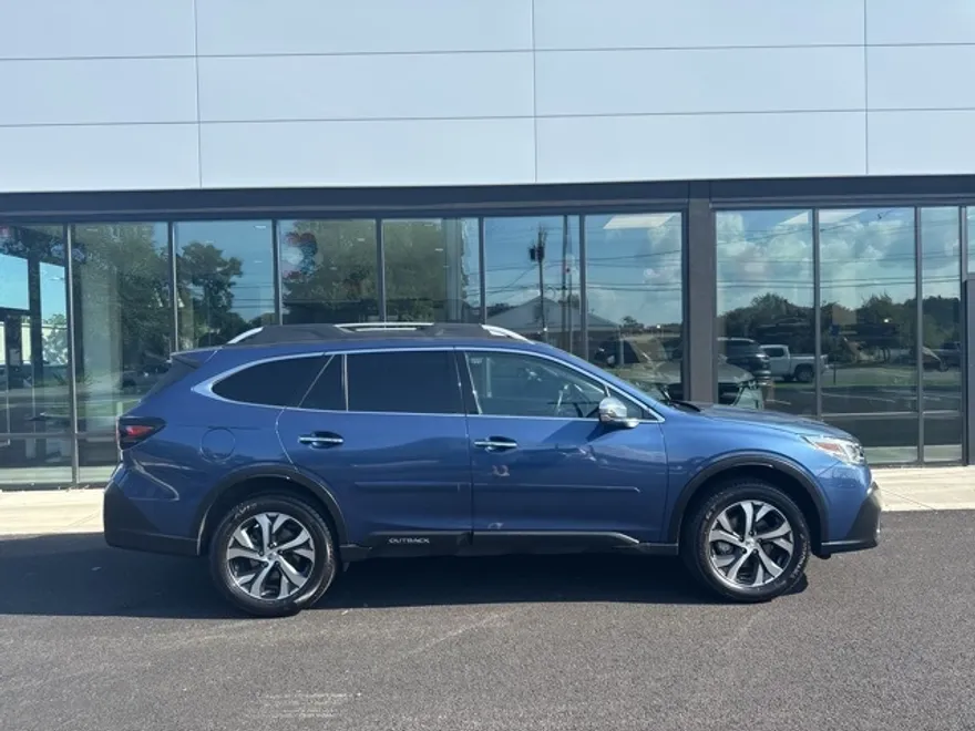 2020 Subaru Outback Touring photo 1