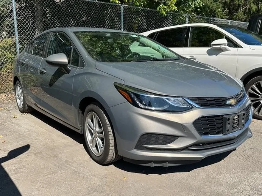 2018 Chevrolet Cruze LT photo 1