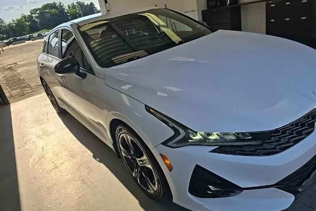 2022 Kia K5 GT-Line photo 1