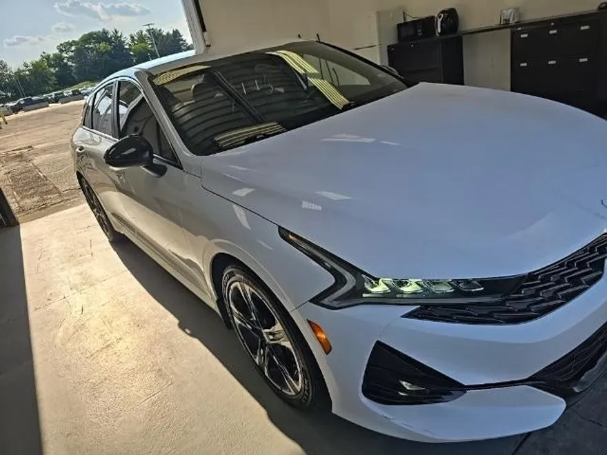 2022 Kia K5 GT-Line photo 1