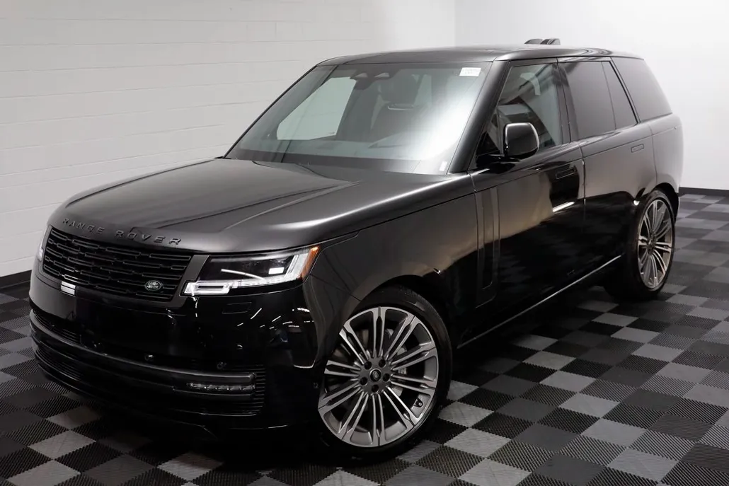 2025 Land Rover Range Rover SE photo 1