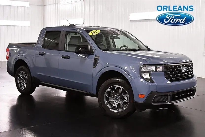 2025 Ford Maverick XLT photo 1