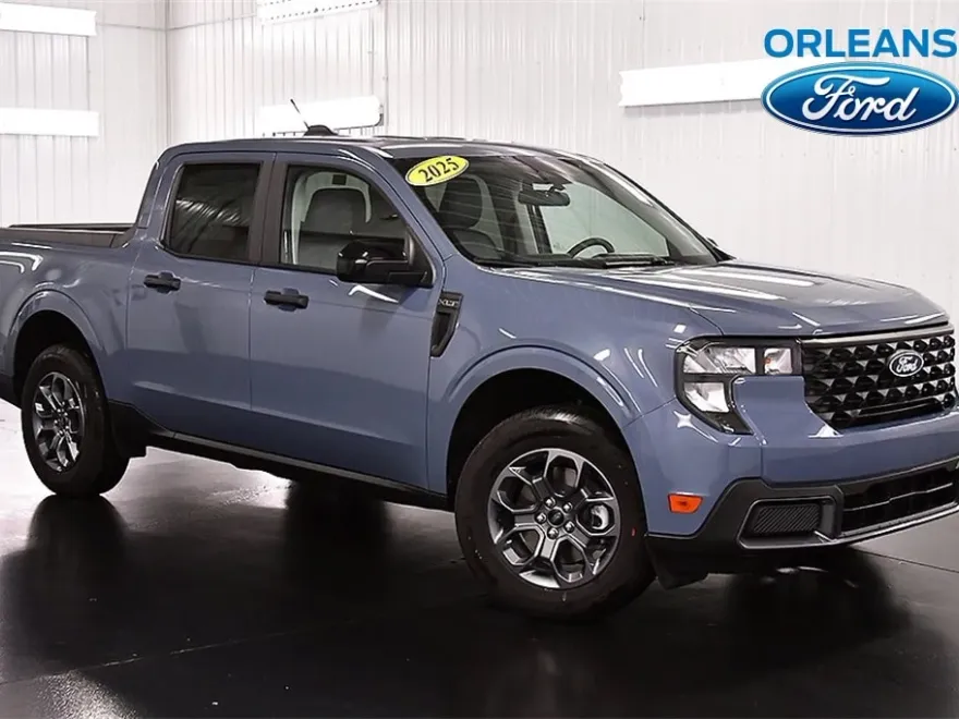 2025 Ford Maverick XLT photo 1
