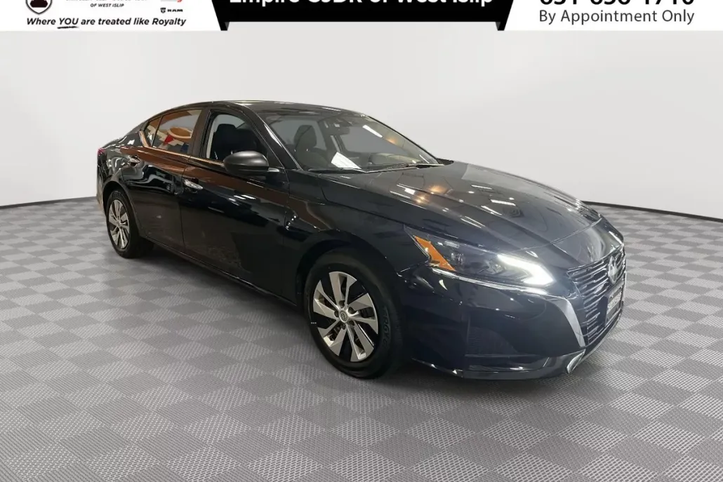 2025 Nissan Altima S photo 1