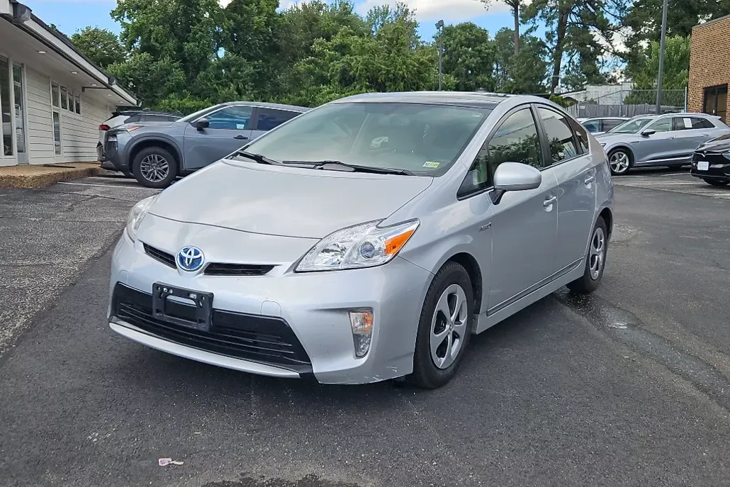 2015 Toyota Prius Four photo 1