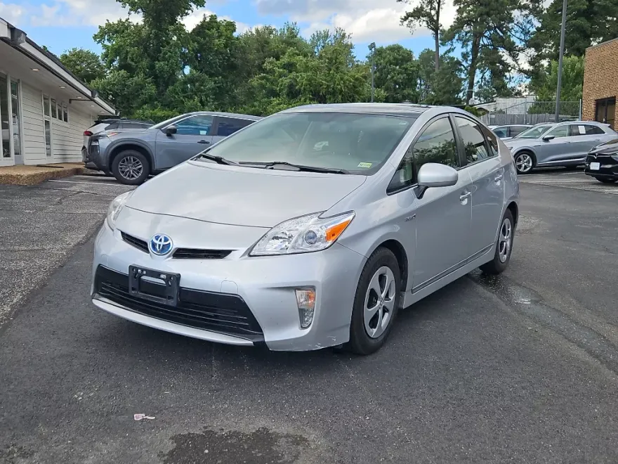 2015 Toyota Prius Four photo 1