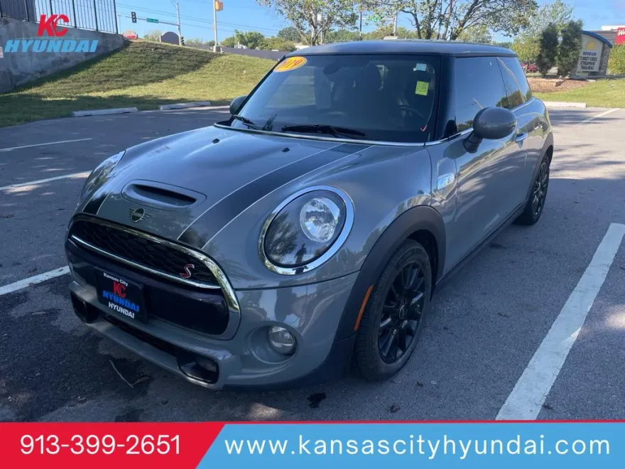 2019 Mini Cooper Hardtop S photo 1