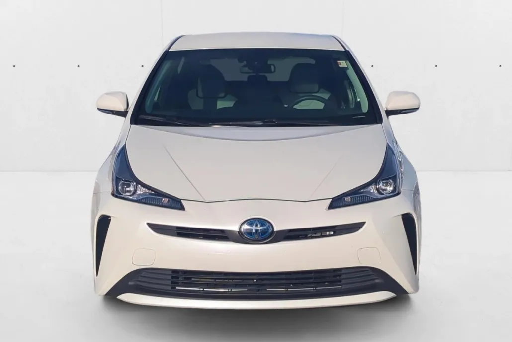 2020 Toyota Prius L photo 1