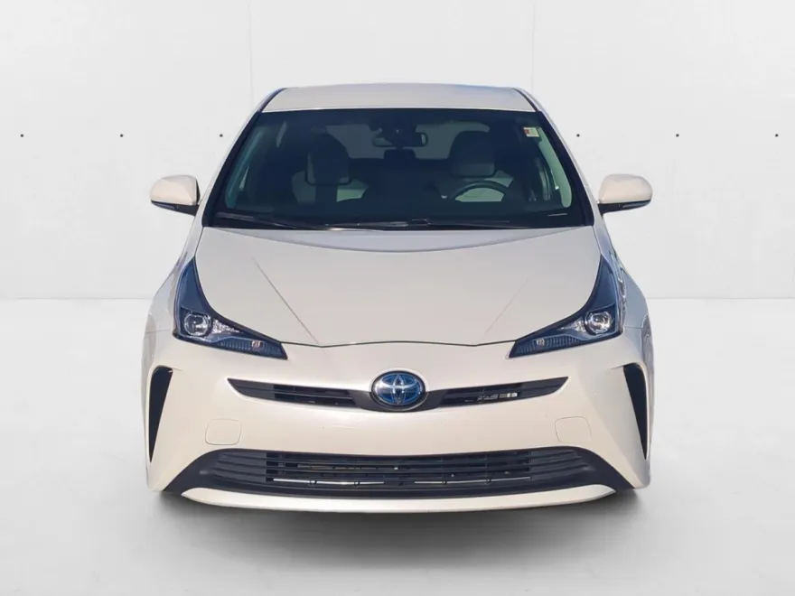 2020 Toyota Prius L photo 1