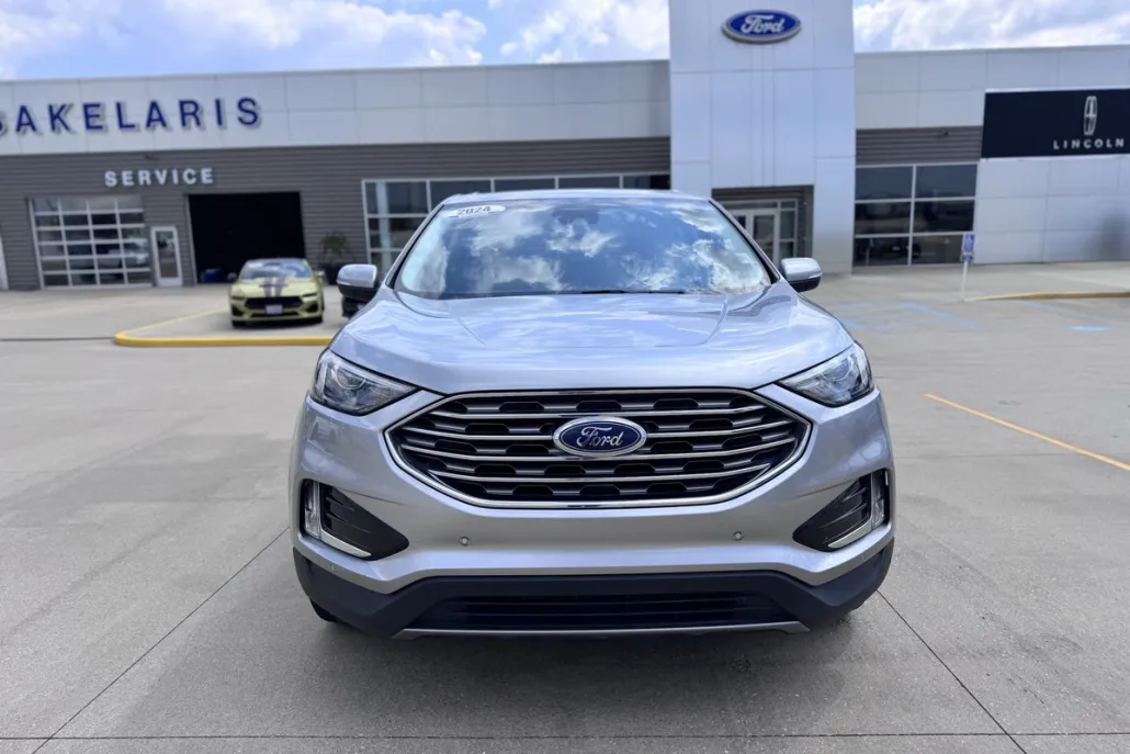 2024 Ford Edge Titanium photo 1
