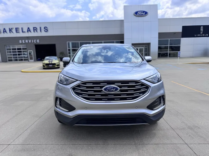 2024 Ford Edge Titanium photo 1