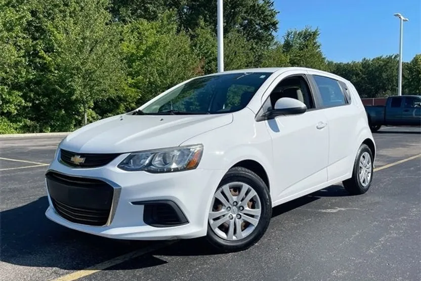 2017 Chevrolet Sonic LT photo 1