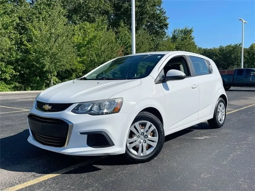 2017 Chevrolet Sonic LT photo 1