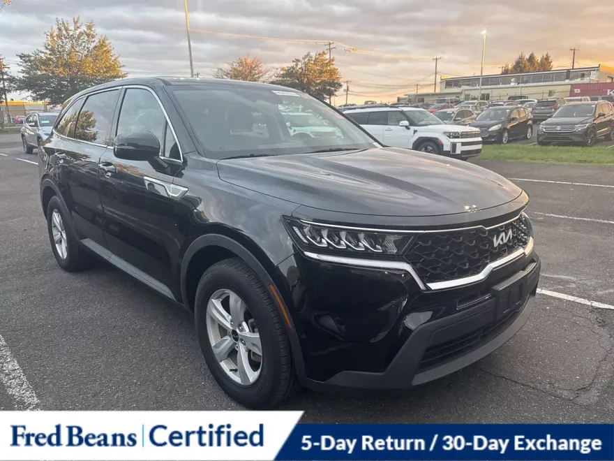 2022 Kia Sorento LX photo 1