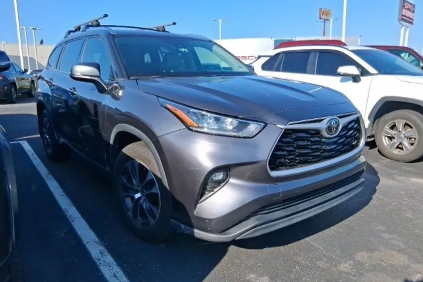 2020 Toyota Highlander XLE photo 1