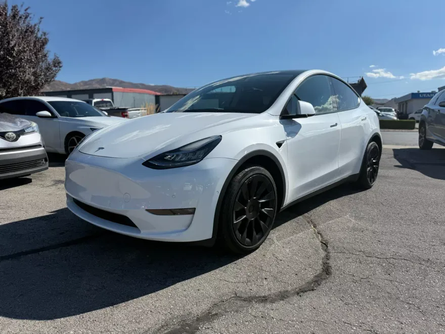 2022 Tesla Model Y Long Range photo 1