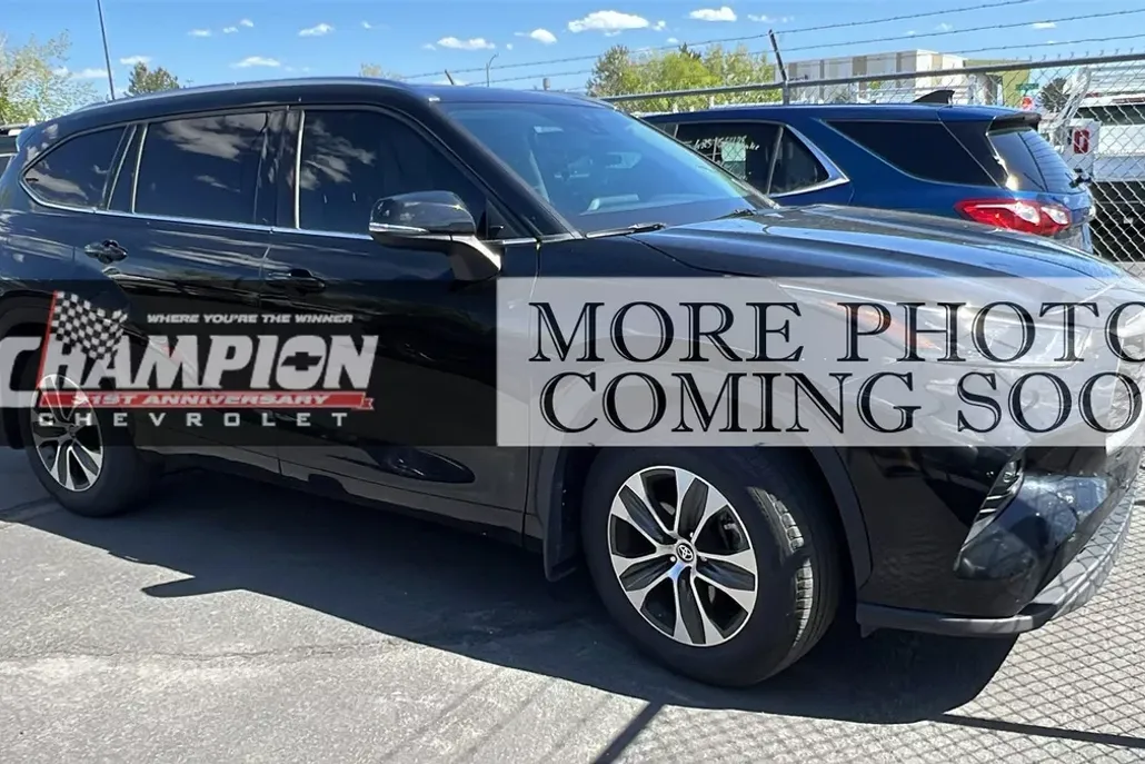 2021 Toyota Highlander XLE photo 1