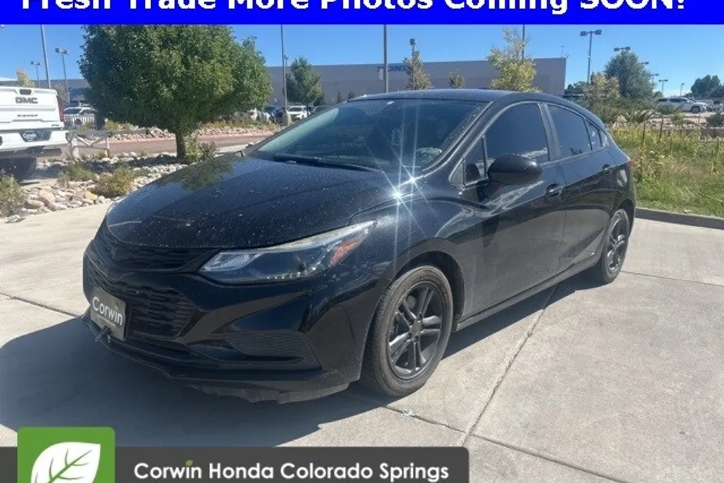 2018 Chevrolet Cruze LT photo 1