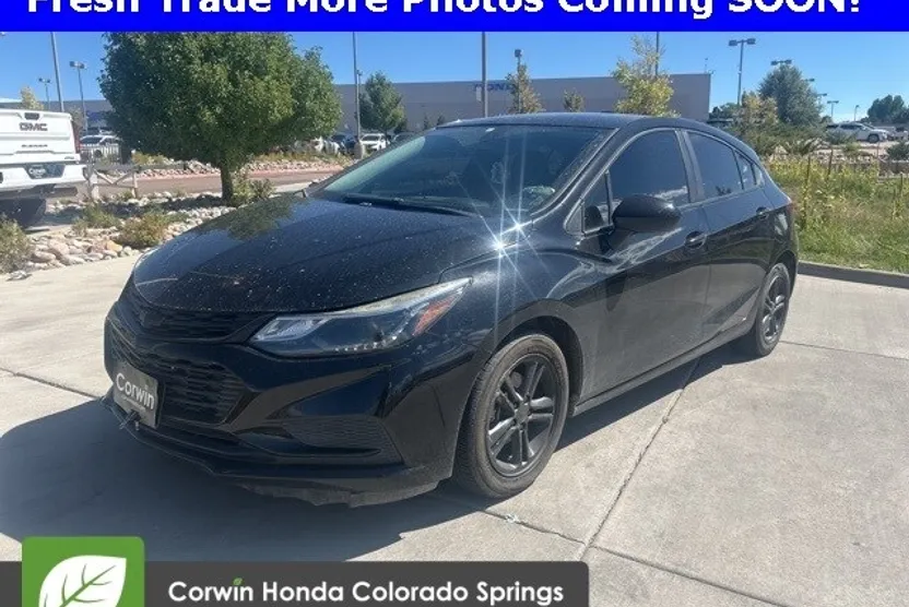 2018 Chevrolet Cruze LT photo 1
