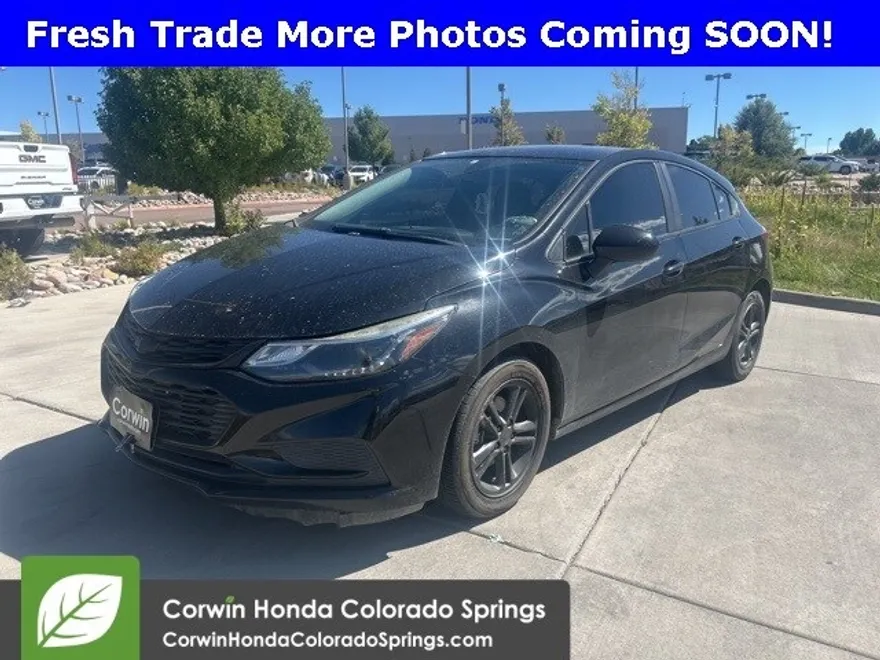 2018 Chevrolet Cruze LT photo 1