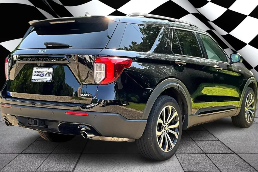 2022 Ford Explorer ST-Line photo 1