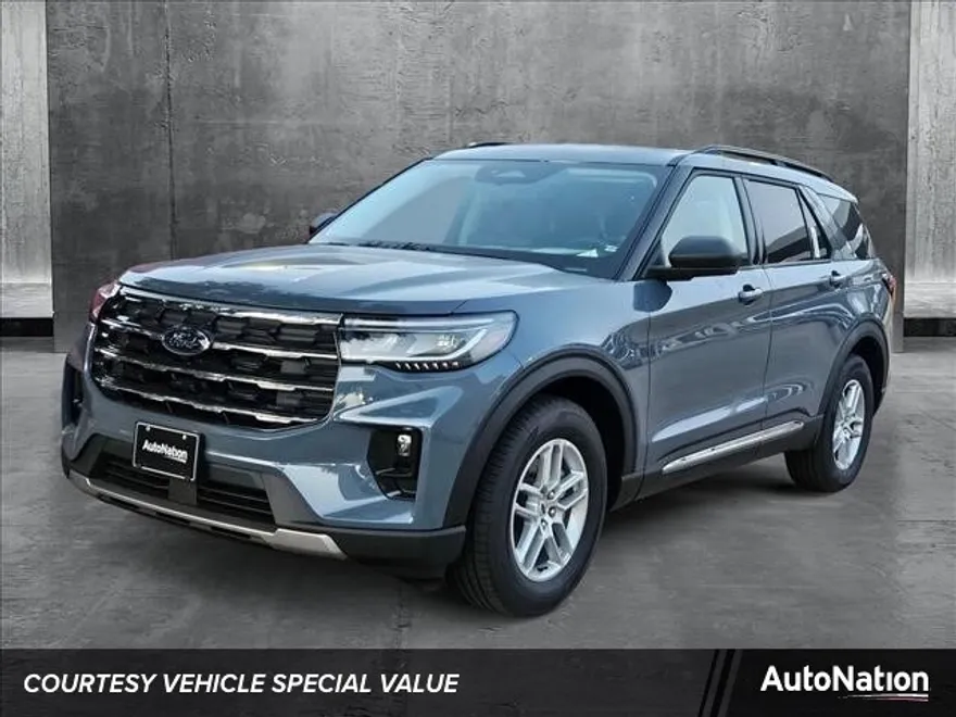 2025 Ford Explorer photo 1