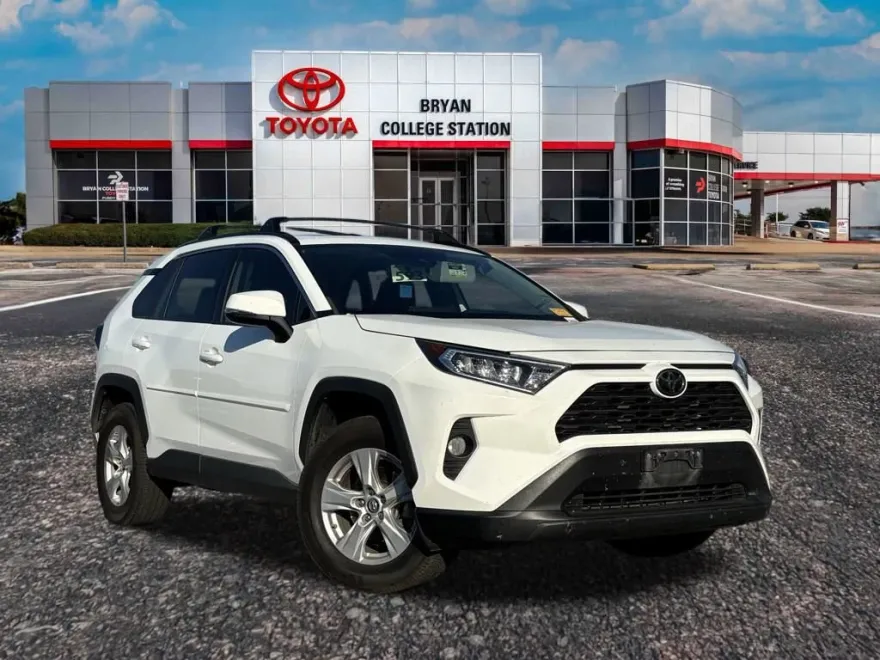 2019 Toyota RAV4 XLE photo 1