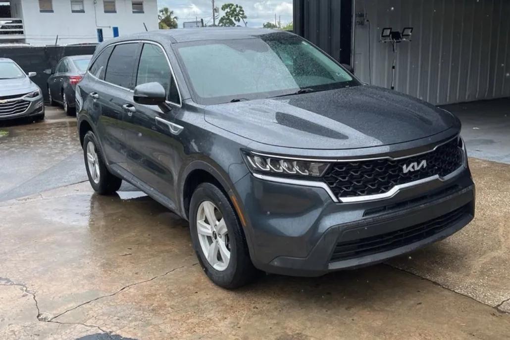 2022 Kia Sorento LX photo 1