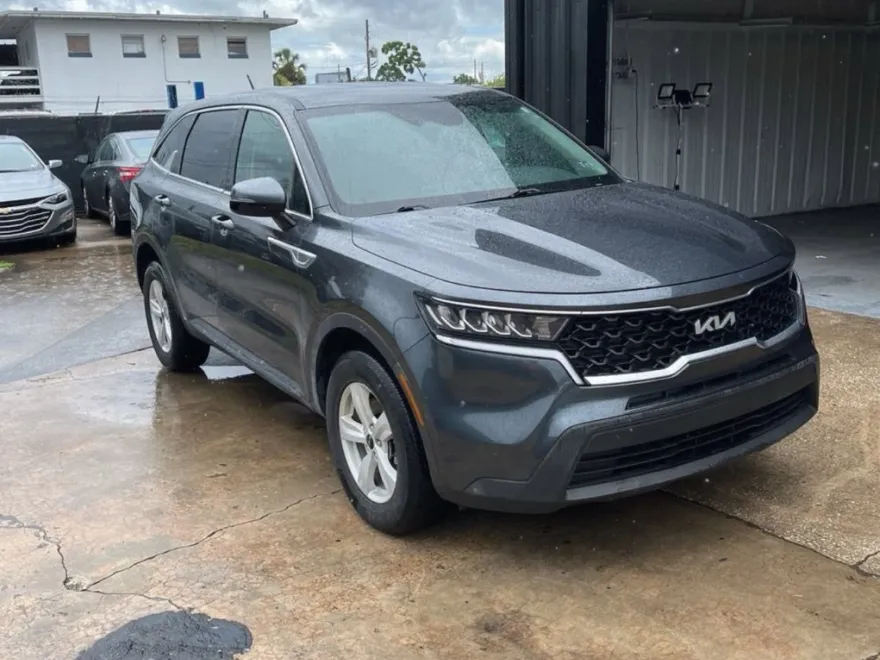 2022 Kia Sorento LX photo 1