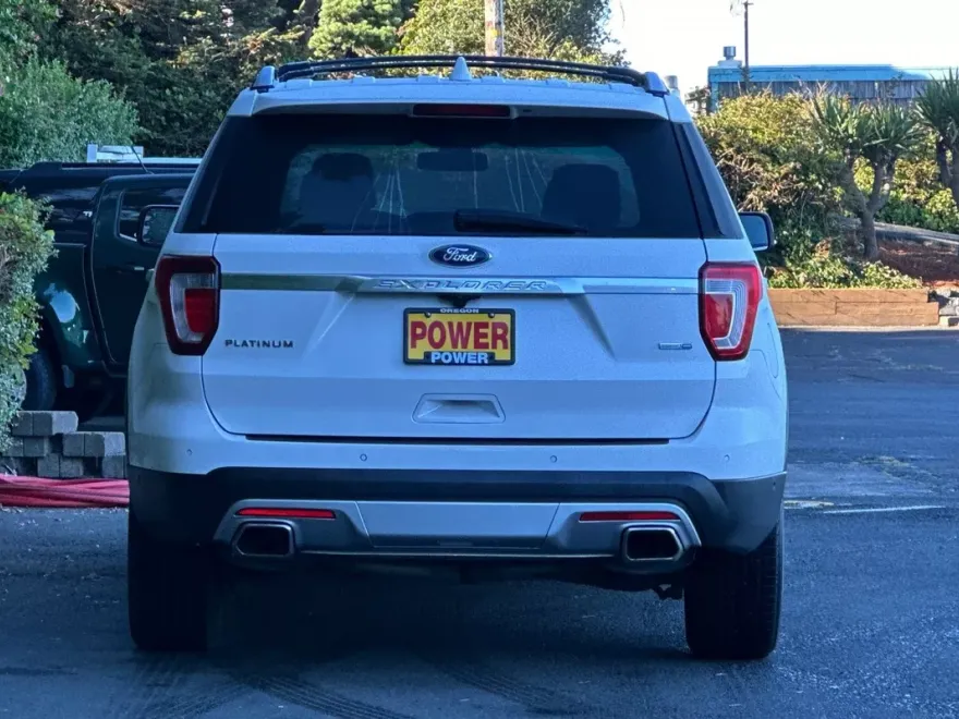 2017 Ford Explorer Platinum photo 1