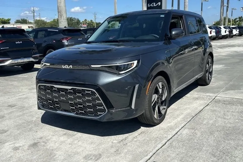 2025 Kia Soul GT-Line photo 1