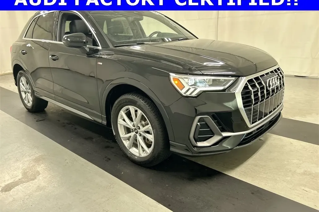 2022 Audi Q3 S line Premium Plus photo 1