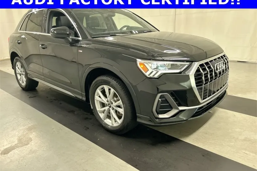 2022 Audi Q3 S line Premium Plus photo 1