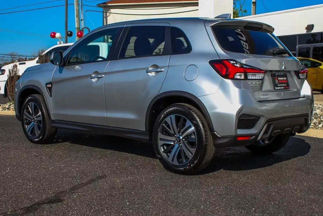 2025 Mitsubishi Outlander Sport ES SE LE photo 1