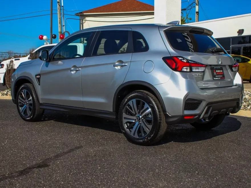 2025 Mitsubishi Outlander Sport ES SE LE photo 1
