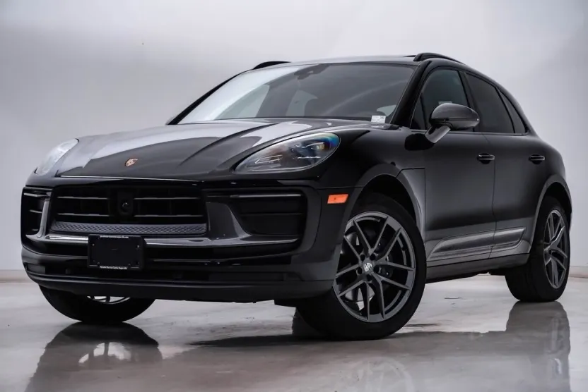 2025 Porsche Macan T photo 1
