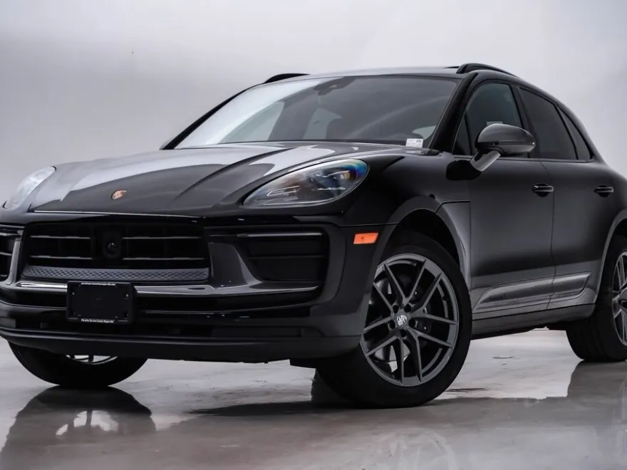 2025 Porsche Macan T photo 1