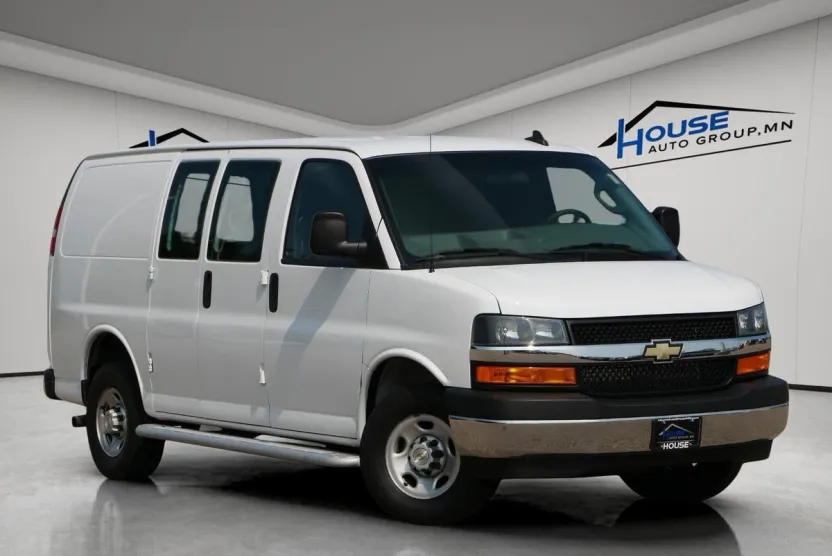 2023 Chevrolet Express Cargo 2500 photo 1