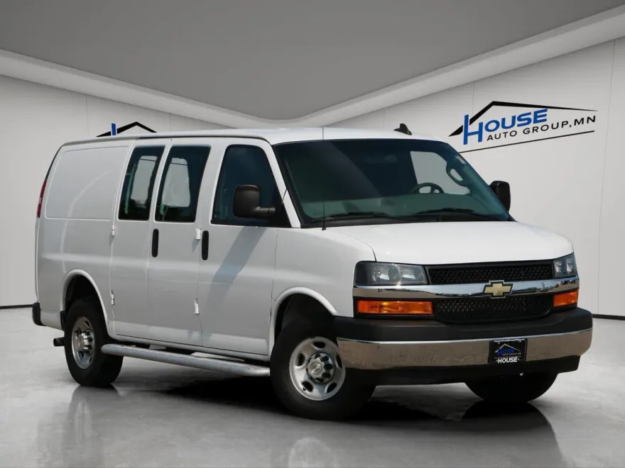 2023 Chevrolet Express Cargo 2500 photo 1