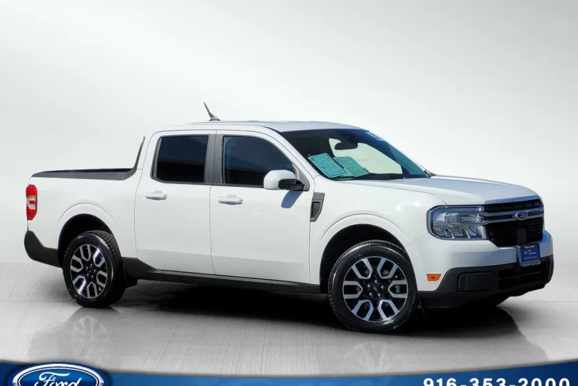 2022 Ford Maverick Lariat photo 1