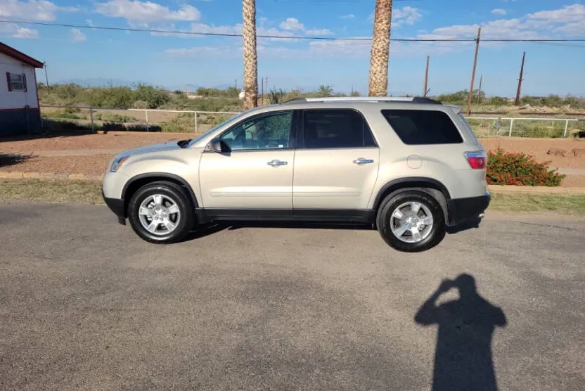2011 Gmc Acadia SL photo 1