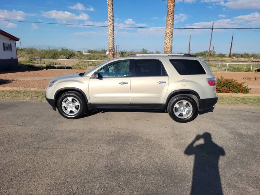 2011 Gmc Acadia SL photo 1
