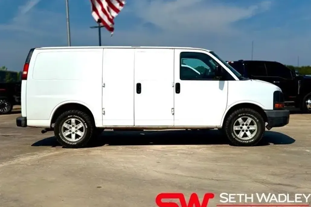 2010 Chevrolet Express 1500 Work Van Cargo photo 1