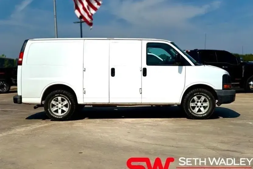 2010 Chevrolet Express 1500 Work Van Cargo photo 1