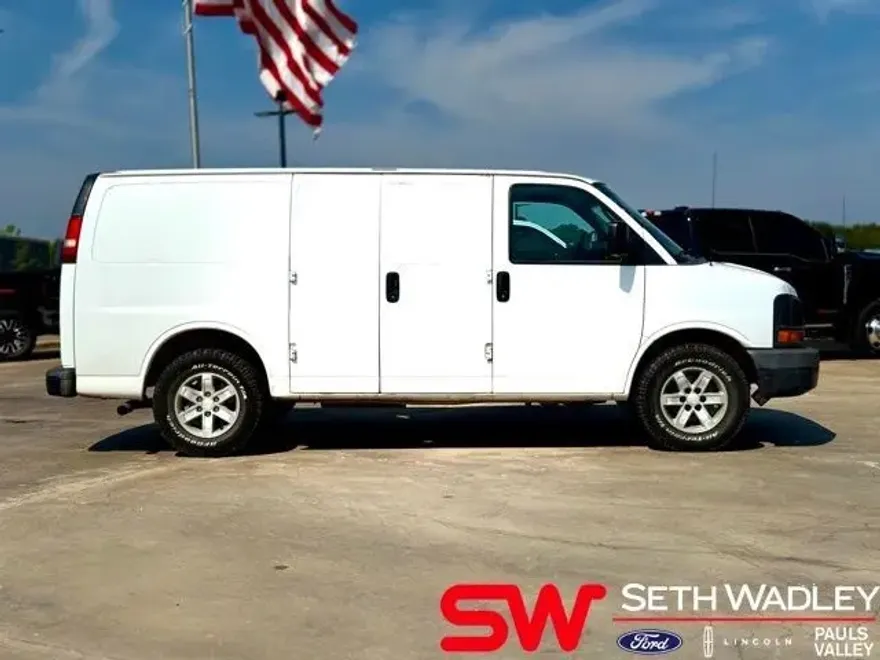 2010 Chevrolet Express 1500 Work Van Cargo photo 1