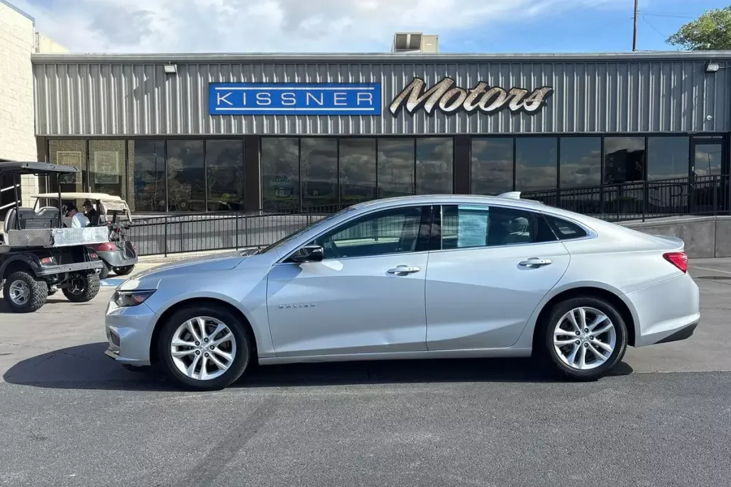 2016 Chevrolet Malibu 1LT photo 1