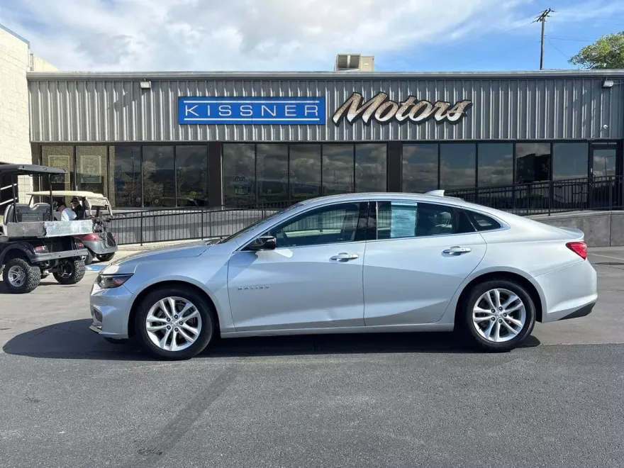 2016 Chevrolet Malibu 1LT photo 1